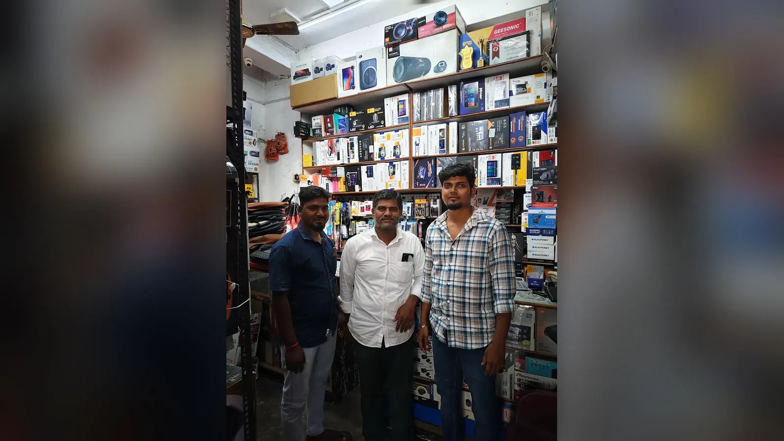 Three MRV shop visitors